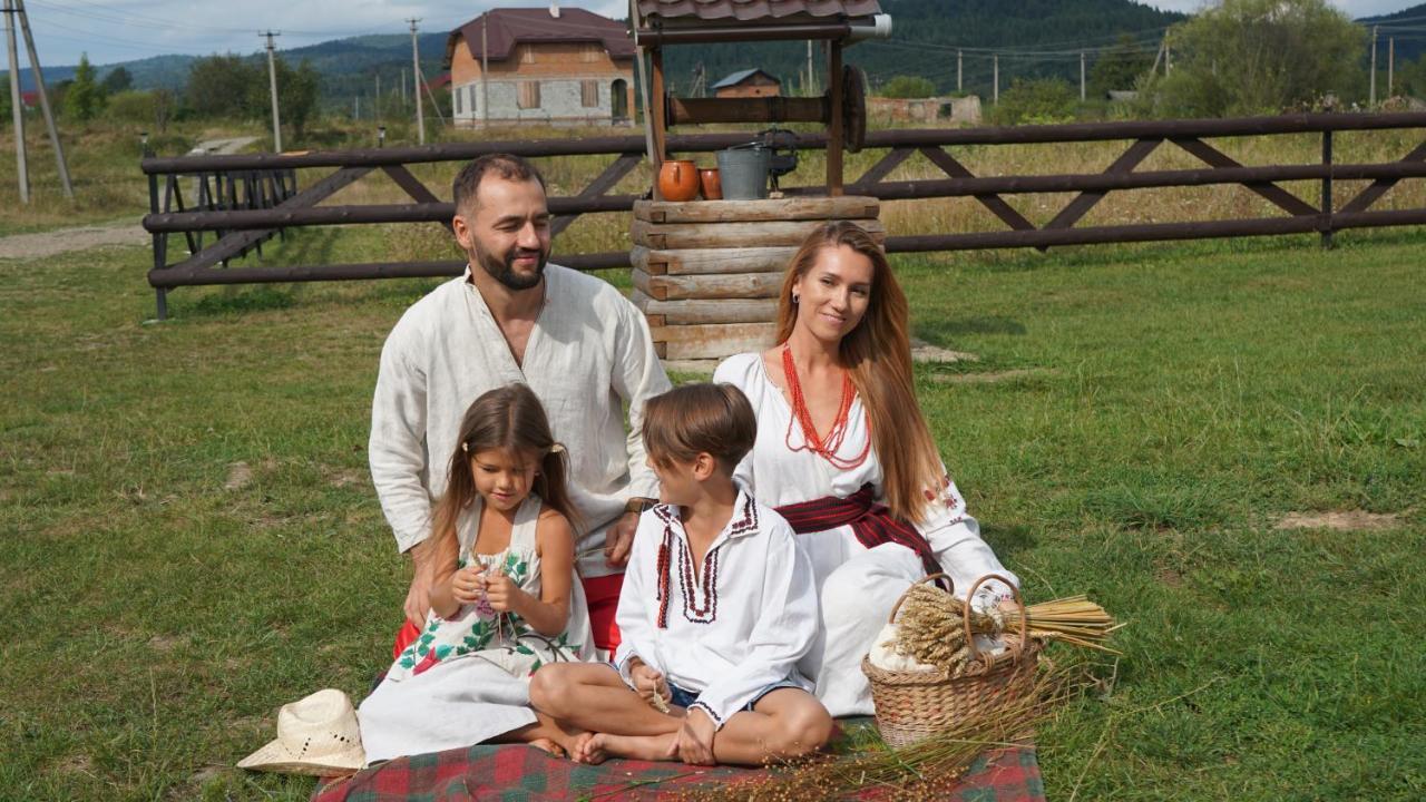 Готель U Dvori Пі́дгородці Екстер'єр фото